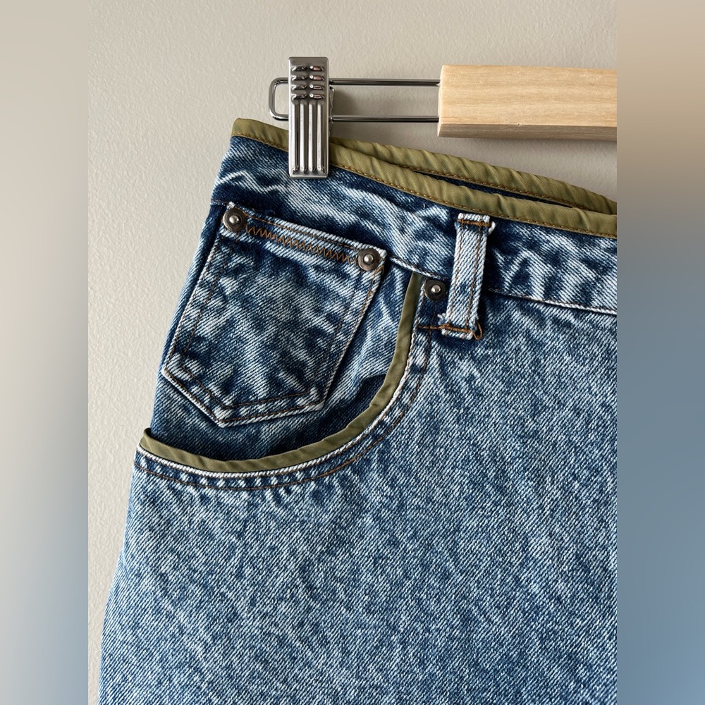 Vintage High-Rise Light Blue Jeans - Picture 6 of 9